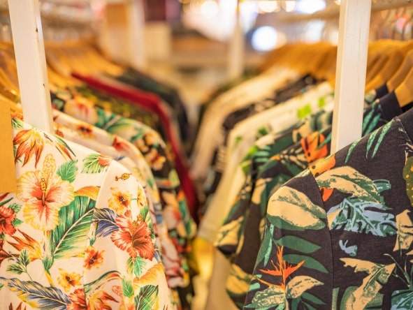 Try Hawaiian graphic patterns that match your personal style