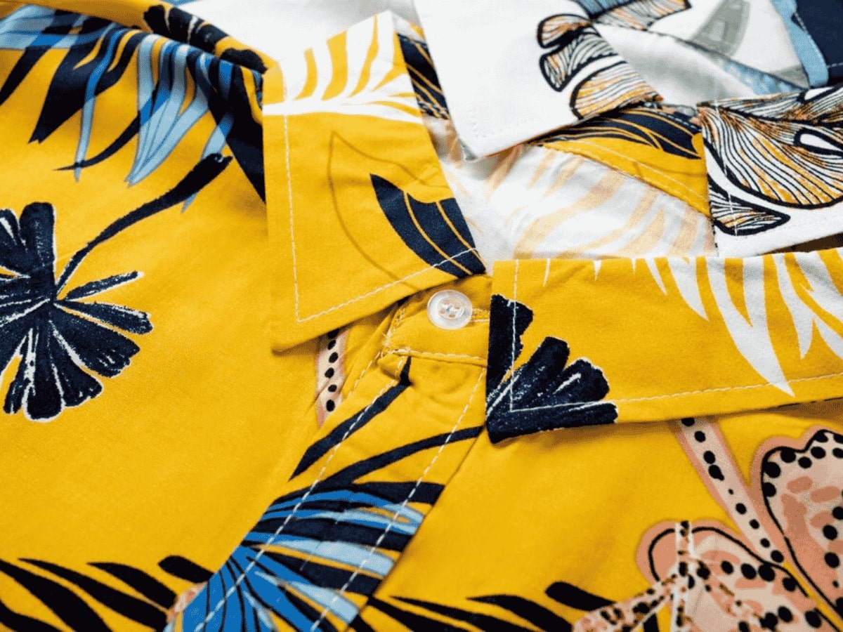 Comfortable fabrics like silk and cotton are primarily used for Aloha shirts