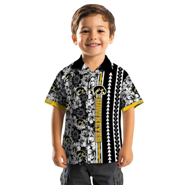 personalized-iowa-hawkeyes-hibiscus-arrows-black-white-hawaiian-shirt-top-rated personalized iowa hawkeyes hibiscus arrows black white hawaiian shirt top rated
