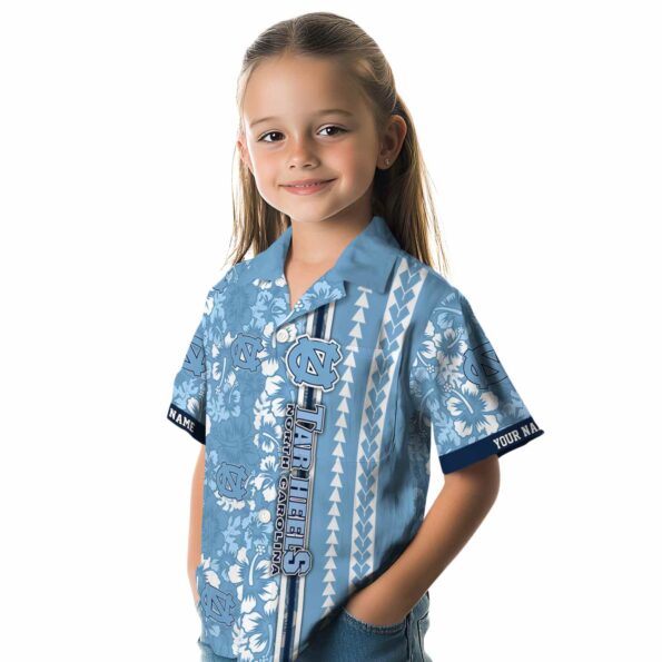 personalized-north-carolina-tar-heels-hibiscus-arrows-light-blue-white-hawaiian-shirt-premium-grade personalized north carolina tar heels hibiscus arrows light blue white hawaiian shirt premium grade